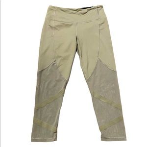 Victoria Sport Knockout Mesh Capri Leggings Size S